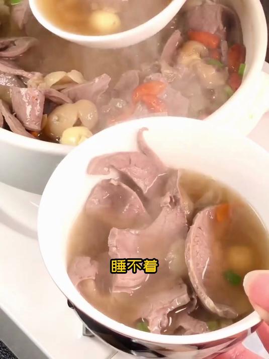 刷到即福气!半夜易惊醒喝它,莲子猪心汤营养又安神
