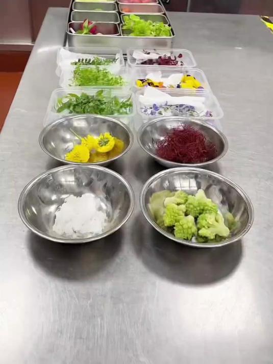 “冬季摆盘花草”今天分享最常用的摆盘花草