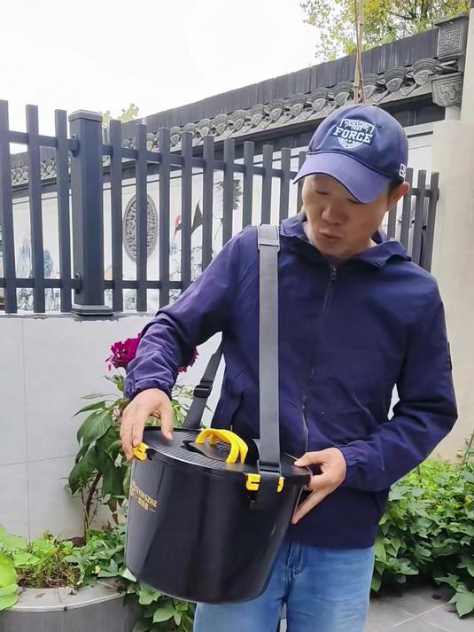 多功能饵料桶就是强!带盖防尘更卫生,野营钓鱼更省心!