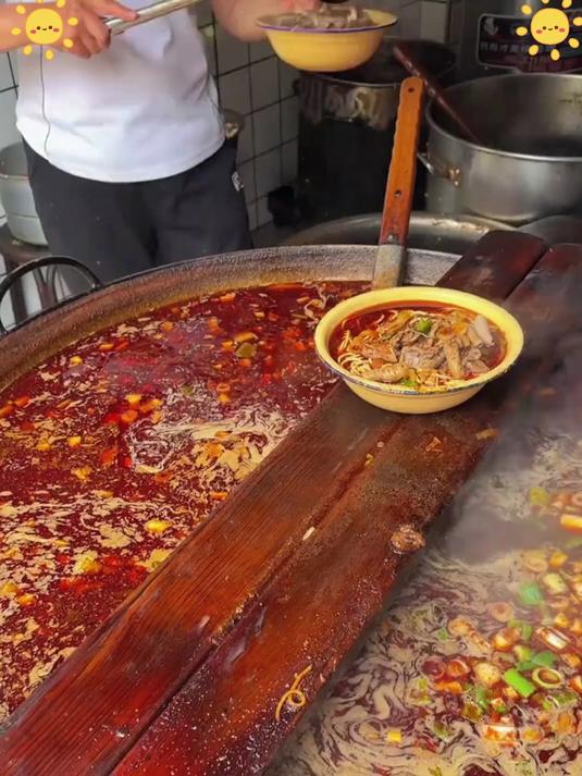 牛肉面肉块超大！汤鲜面 Q，吃过还想吃！