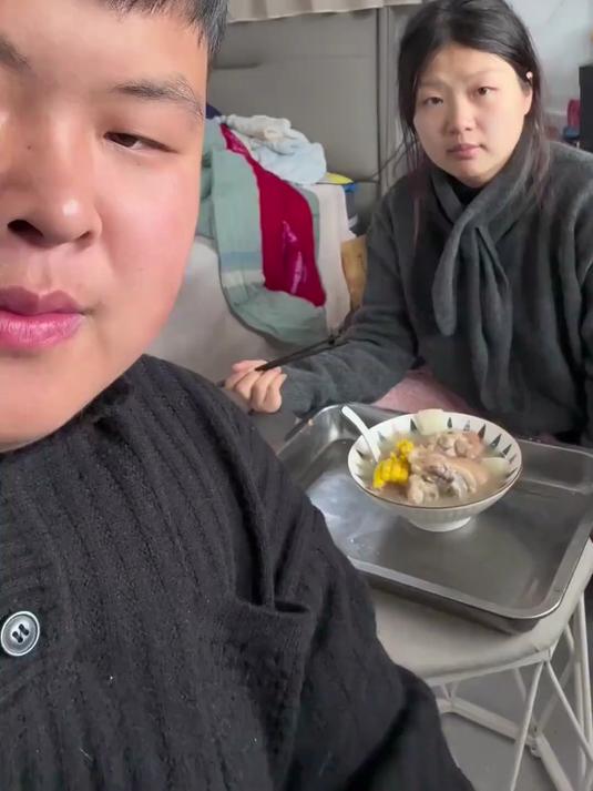 今天坐月子第十天了！今天给小弟妹安排的猪蹄汤