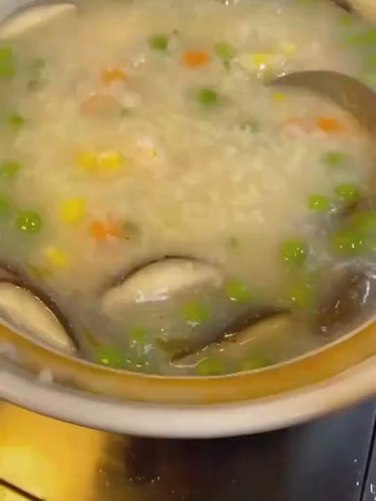 鲜虾砂锅粥,鲜甜细腻!