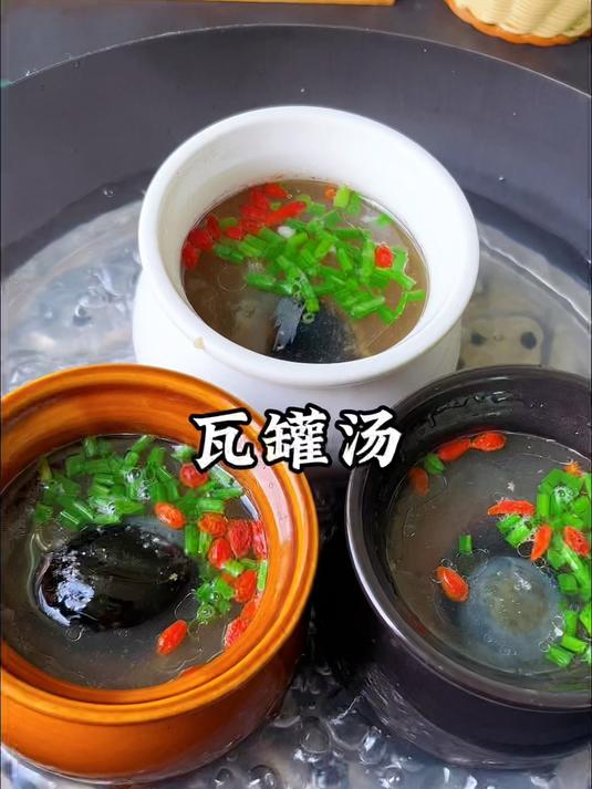 今天闺蜜来我家做客,点名要吃皮蛋肉饼汤,汤鲜肉嫩,营养好喝