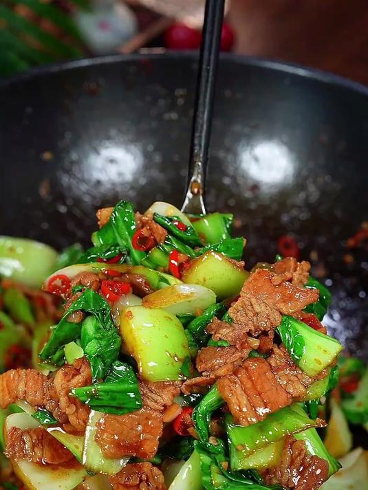 清脆美味的青菜炒肉