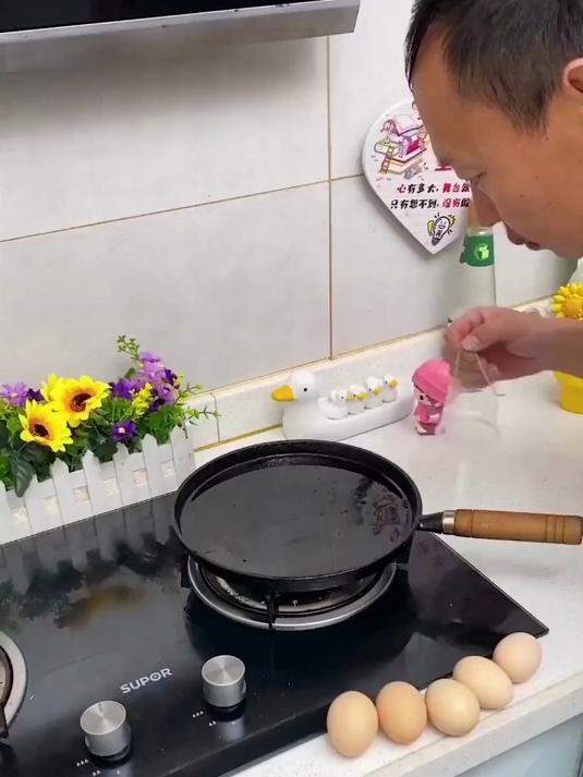 早晨煎鸡蛋的可以用这个煎蛋模具,煎蛋好看还好吃