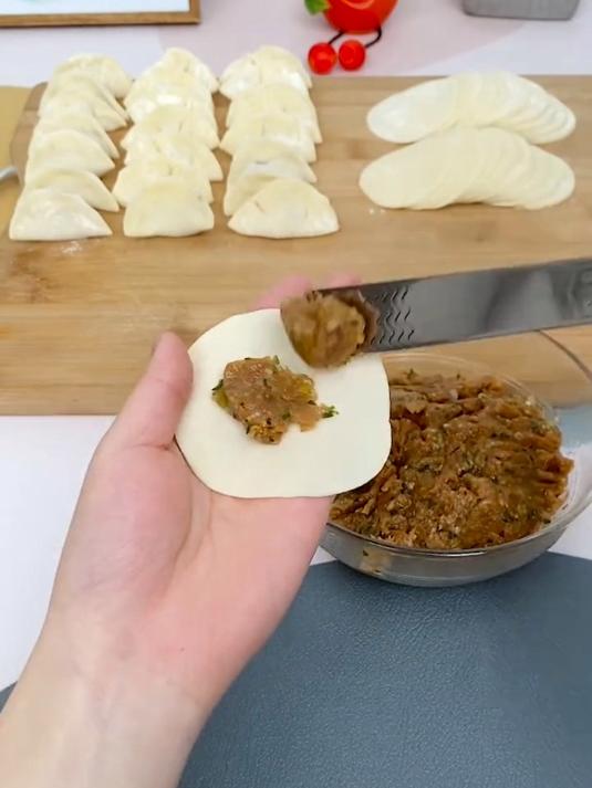用这个勺子包饺子光滑不粘馅,用它包饺子速度提高一倍,亲测好用