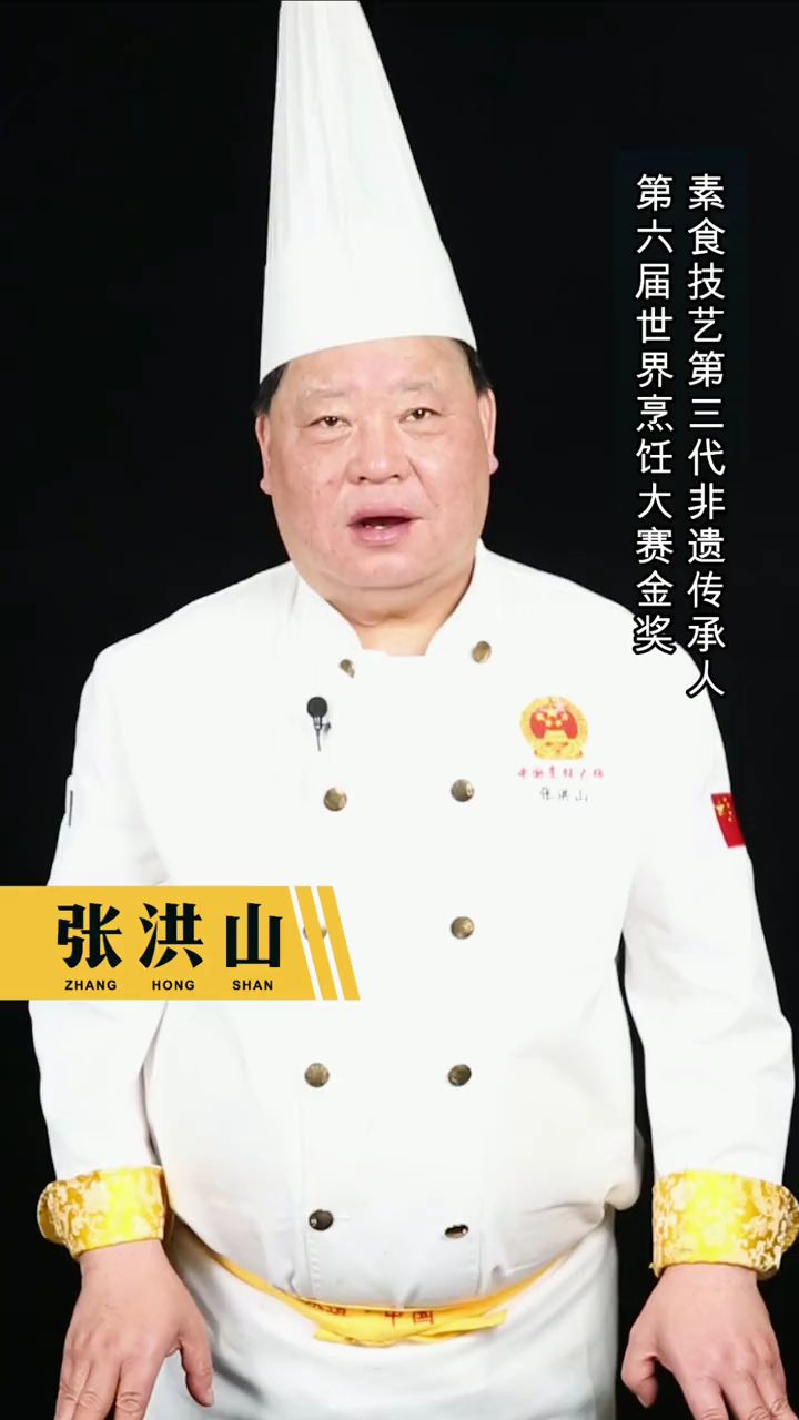 今天的食材就两样萝卜和木耳,按我的方法做,就能烧出一道味道纯正自然的素鲜汤。