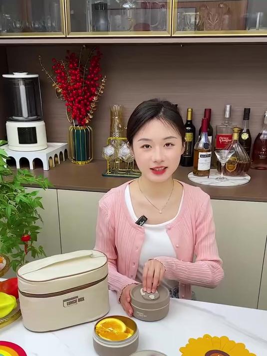 用这套饭盒给你送饭,你喜欢吗?三菜一汤,防漏还保温!