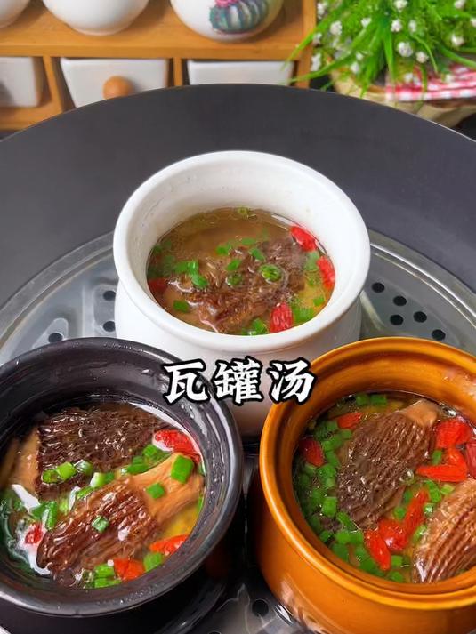 长身体的孩子爱喝瓦罐汤,我就隔三岔五的炖,汤鲜肉嫩,营养好喝