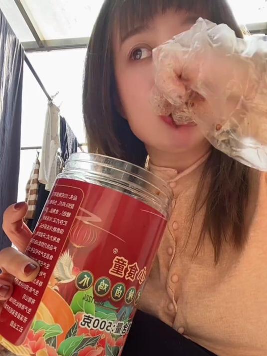 和某黑鸭味道有的一拼肉巨香哏啾啾的很有嚼劲好吃爱吃鸡爪_小食童_辣卤鸡爪_鸡脚_馋哭了