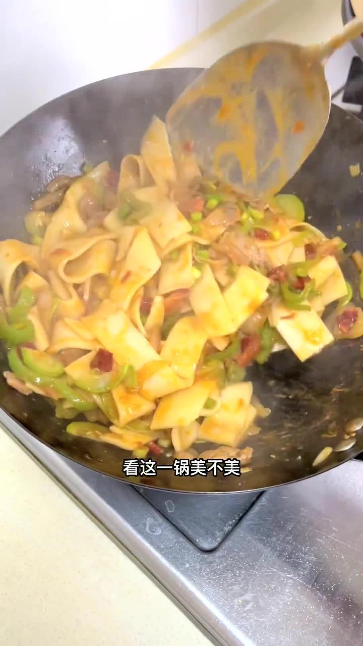 不知道吃什么,就来上一碗炒面片,面片筋道,吃了舒服的很