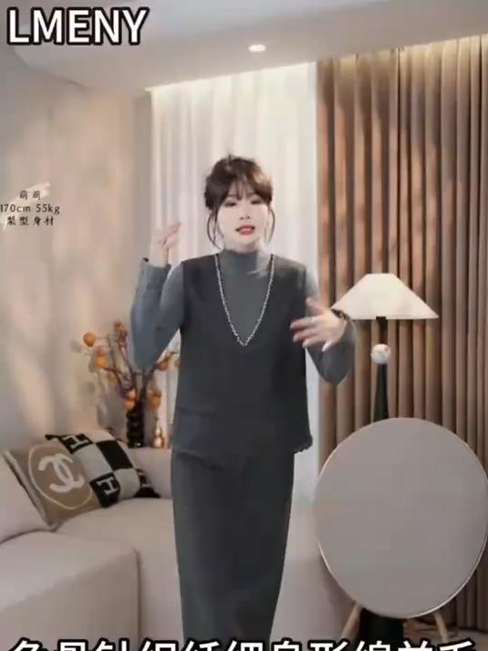 “鱼骨针织”纤细身形!半高领钩花拼接针织衫