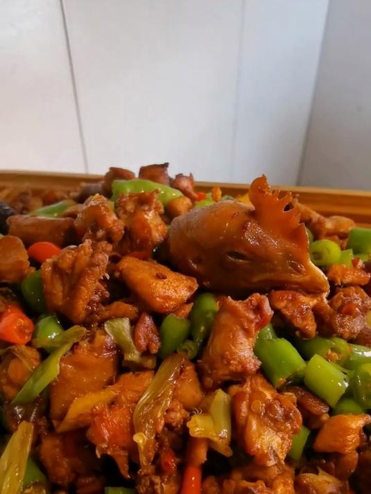避风塘海鲜，做成素菜，蒜香照样撩人！赶紧试一试