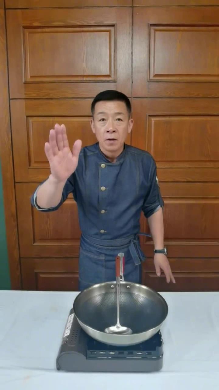 简单家常好歹的 鲅鱼炖粉条 豁大米饭就饼额绝门了