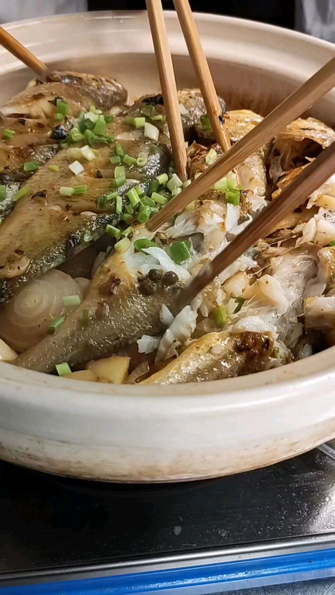 名厨覃文豪教你大排档特色干锅菜,砂锅焗黄鱼,更多高端菜品,请关注学习