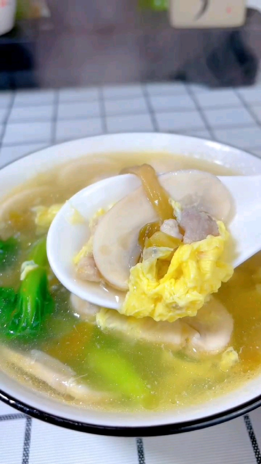 榨菜肉丝鸡蛋汤,酸爽开胃,汤鲜味美