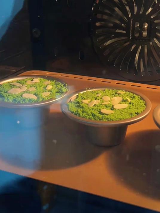 适合新手,搅一搅就能一次成功的抹茶玛芬蛋糕