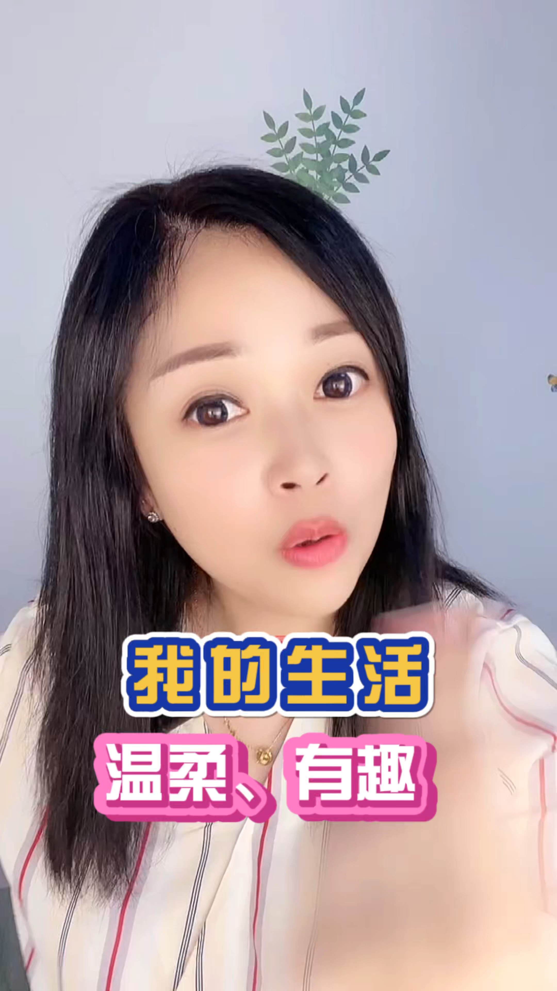 太久没牵手了,连拿个泡椒凤爪都觉得温柔。