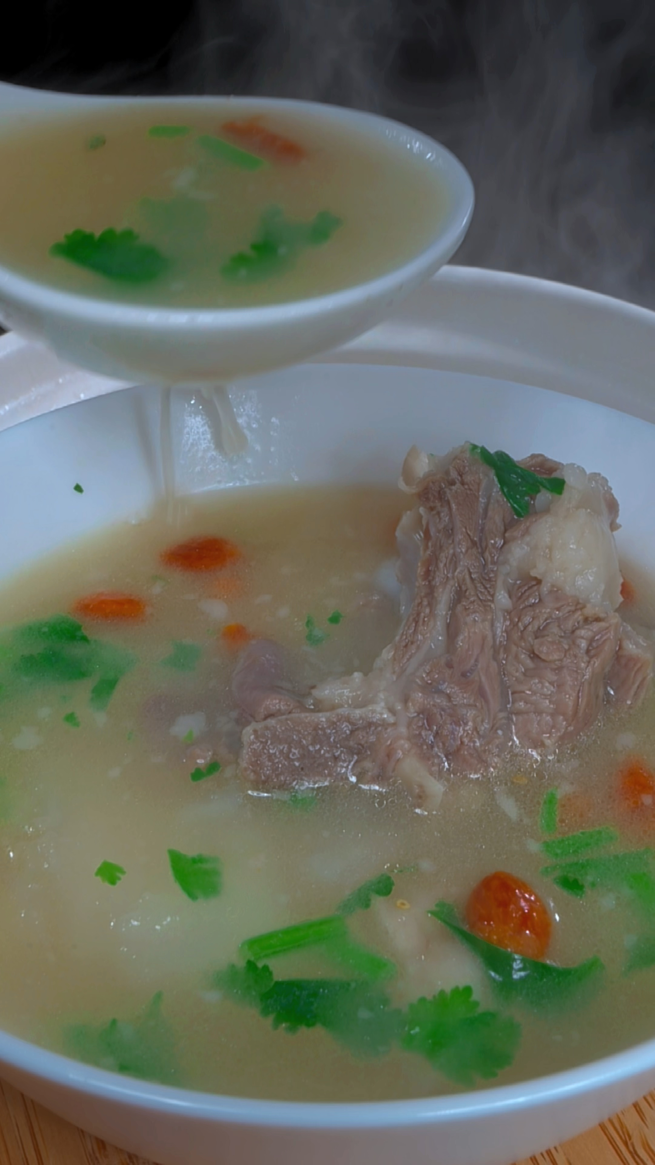 汤鲜味美营养又好喝的羊肉汤做法,炖出来的羊肉软烂入味不腥不柴
