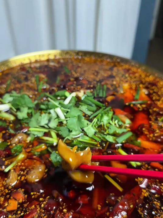 今天的快乐是冷锅肥肠鱼！
