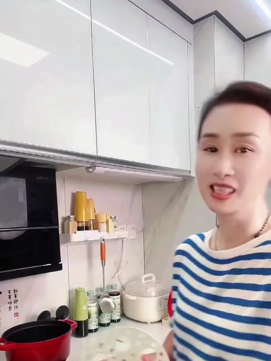 爱吃鸡蛋的,一定要来一个不锈钢蒸蛋架,蒸蛋方便还不占空间