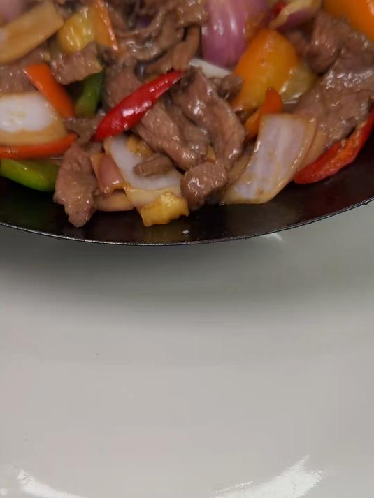 洋葱炒牛肉分享给大家,这道菜洋葱清甜,牛肉嫩滑,相信你们