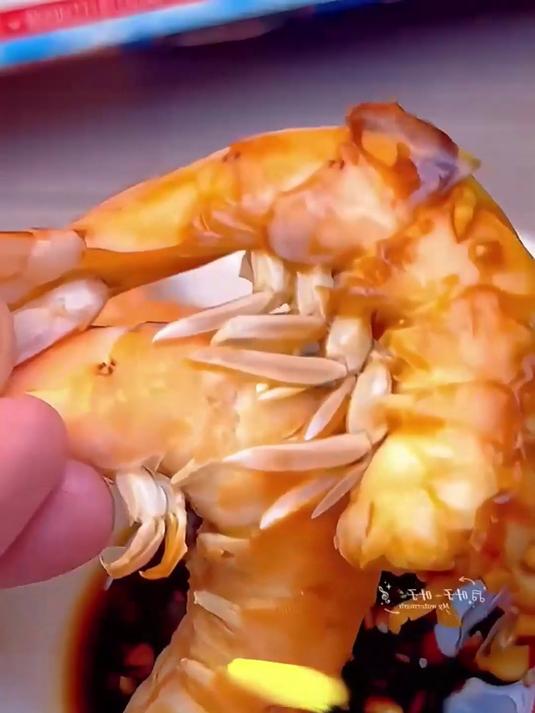 海鲜界超火的南美大白虾，比我手还大！