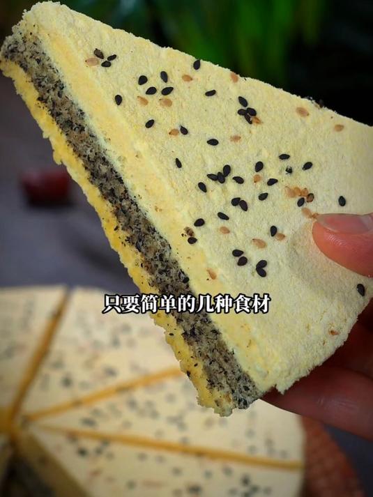 用简单的几种食材就可以做出好吃的玉米面松糕