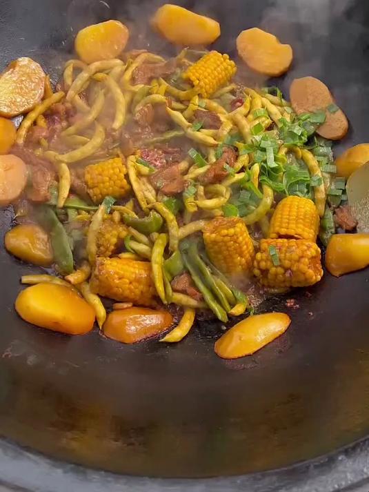 五花肉炖黄金糕