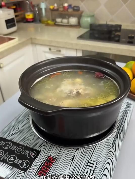 8小时定时+微晶面板,厨房小白煲汤不盯锅!