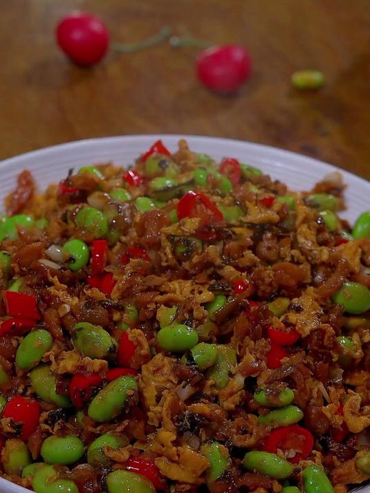 毛豆外婆菜煎鸡蛋家常做法,鲜香美味