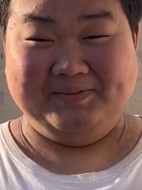 这黑米粥是哥哥熬了三天三夜才熬出来的啊弟弟