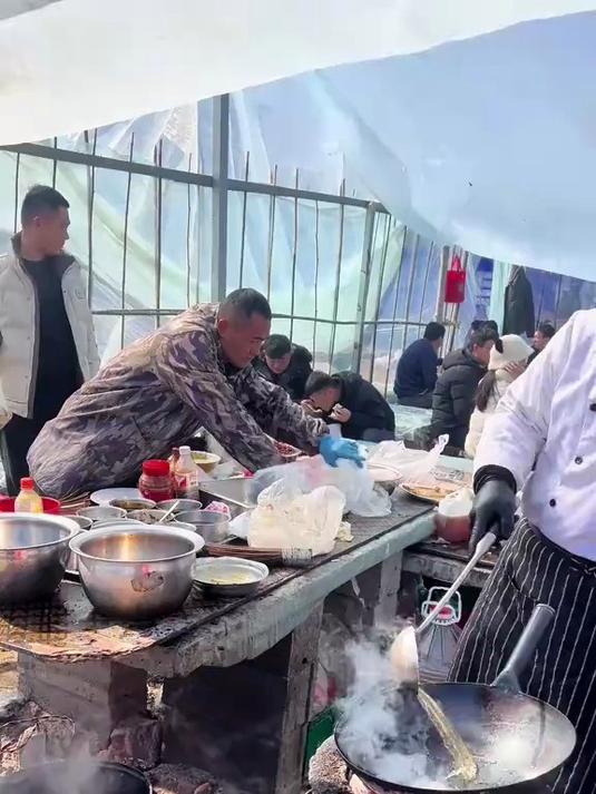 大集最帅厨师做的剔骨羊肉太棒了色香味俱全