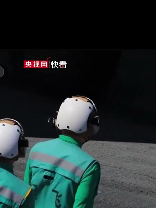 航母上的“甲板彩虹人”,不同颜色的衣服代表着什么?