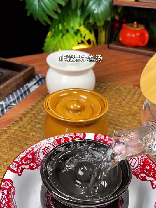 在老一辈眼里 早餐只有一种做法 那就是朱雀汤