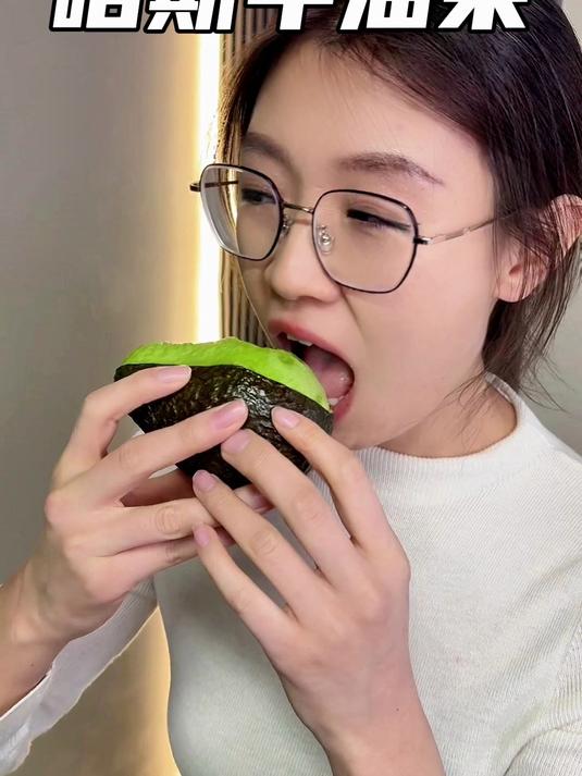 牛油果滑蛋吐司!早餐颜值与营养并存