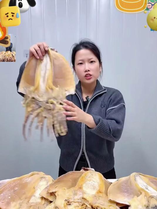 今年墨鱼干大丰收啦，在咱们原产地，个大肉厚