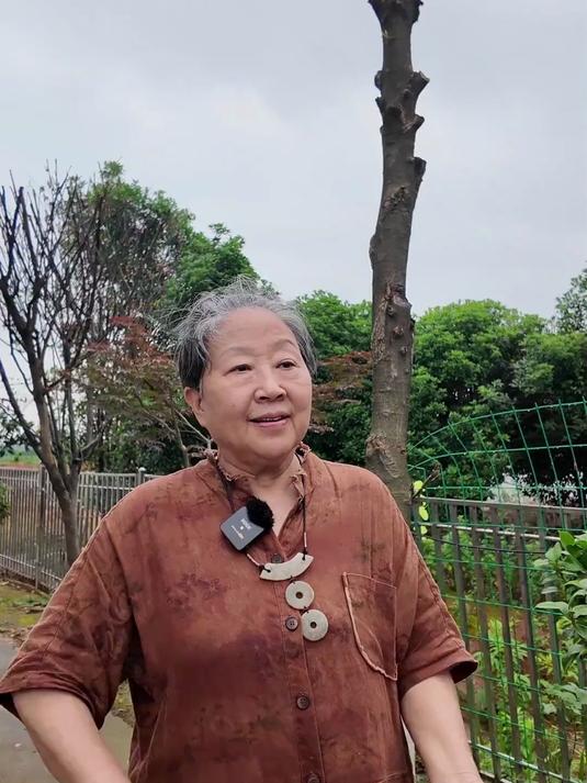 娭毑自个儿钓嘎鱼，来煮个鲫鱼汤
