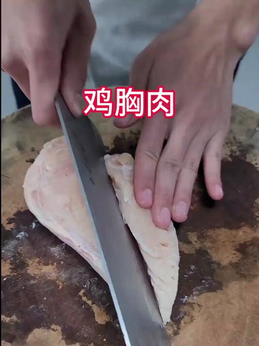 大厨展示国赛基本功菜品滑炒鸡丝,形似面条却鲜嫩入味,网友:这才是真正的“面非面”#马上就出