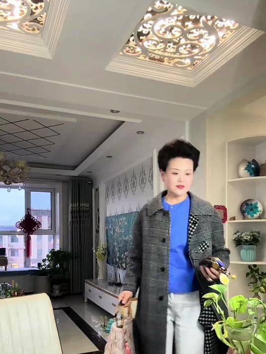 试做家庭版麻辣烫,那是真烫啊!探访莱米近况的视频在最后噢