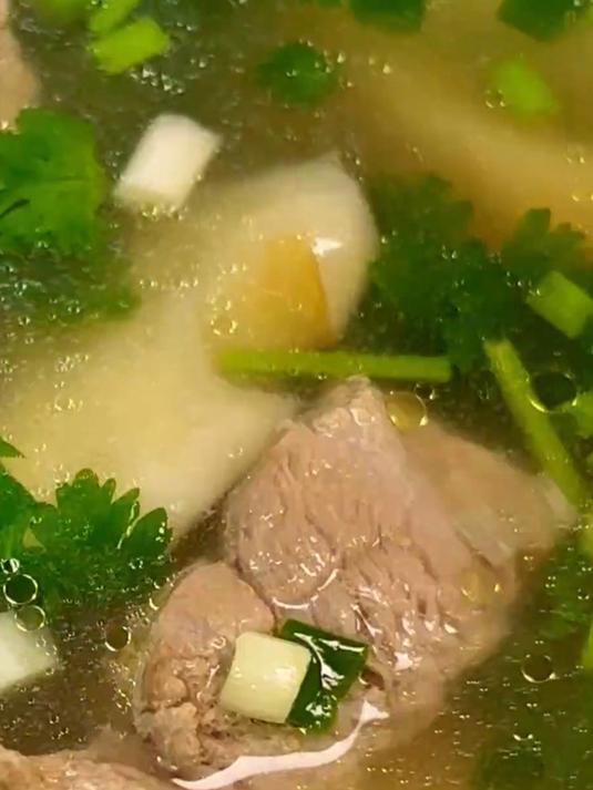 莲藕排骨汤,女生常喝脸蛋红润润