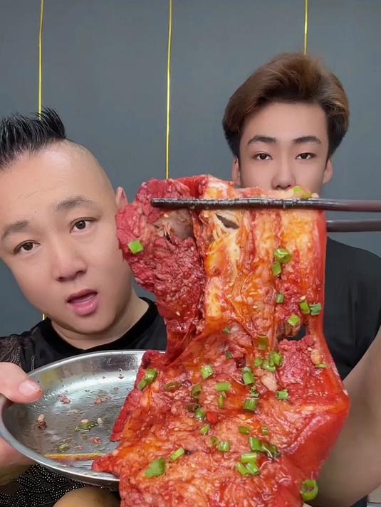 牛肉丸子炖土豆红烧肉炖粉条