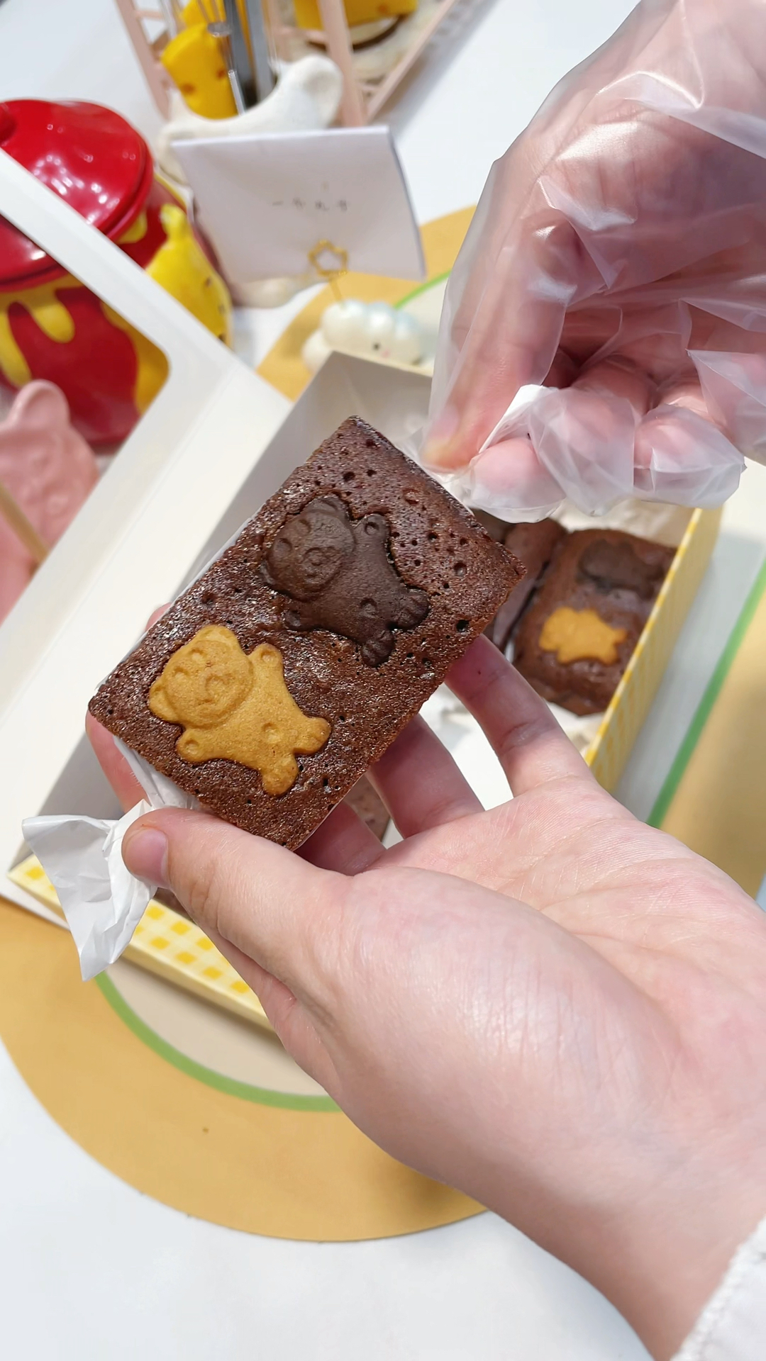 今日份的打工便当菜单:烤红薯、糖栗子、小熊布朗尼、半鸡半虾堡、韩式南瓜粥