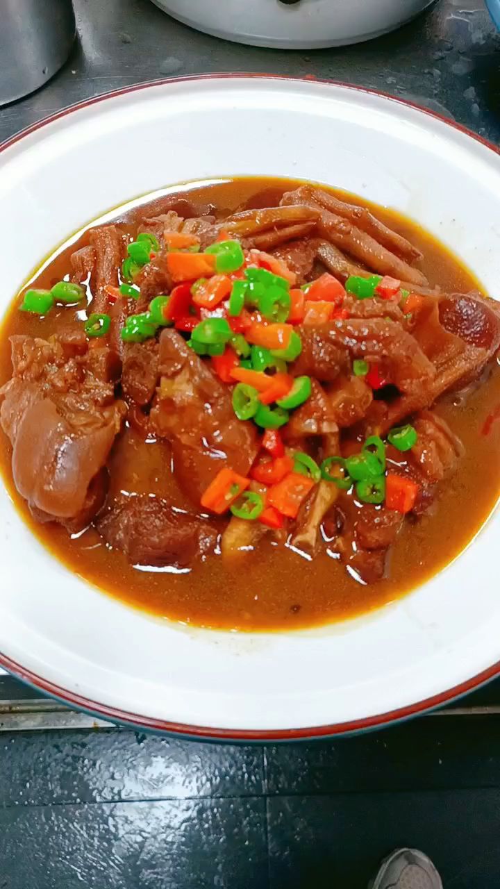 猪脚烧鸭掌美味又下饭