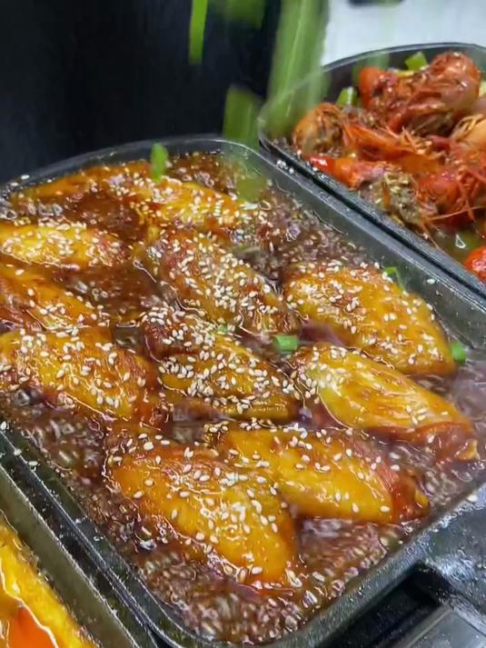 铁板菜到底有多好吃?鲜嫩多汁加上铁板滋滋作响,每一口都是享受