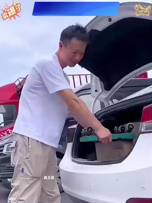 可以折叠的小推车,家里备上一台,拉货买菜都能靠它,可方便了