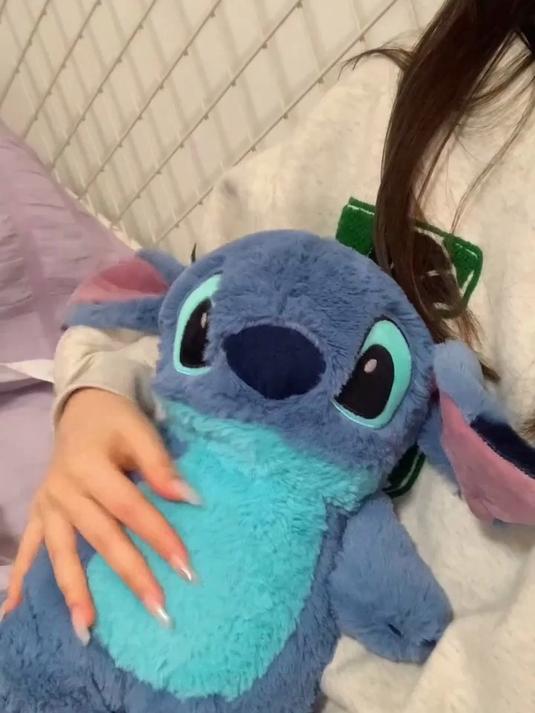 秋风起暖手不停！史迪仔卡通鲨鱼插手捂，PVC加厚易洗~