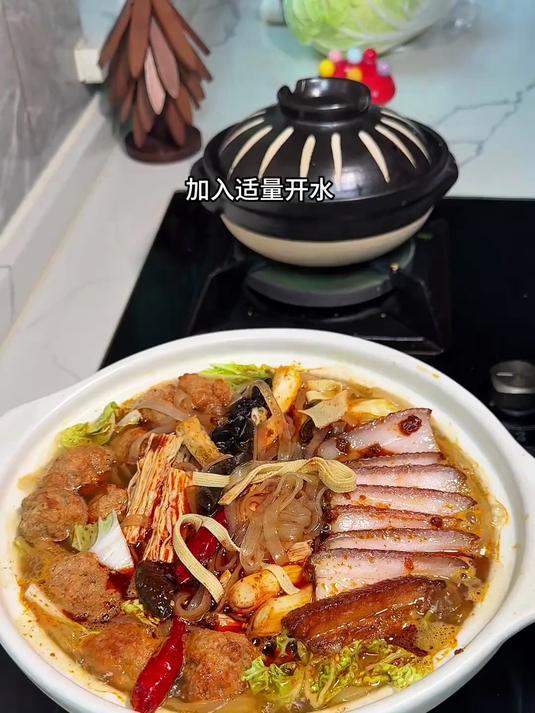 天冷了,来上一锅热乎乎的砂锅炖菜