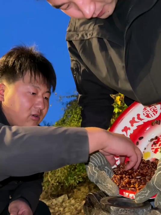 爆米花机崩松子,这小味道没治了
