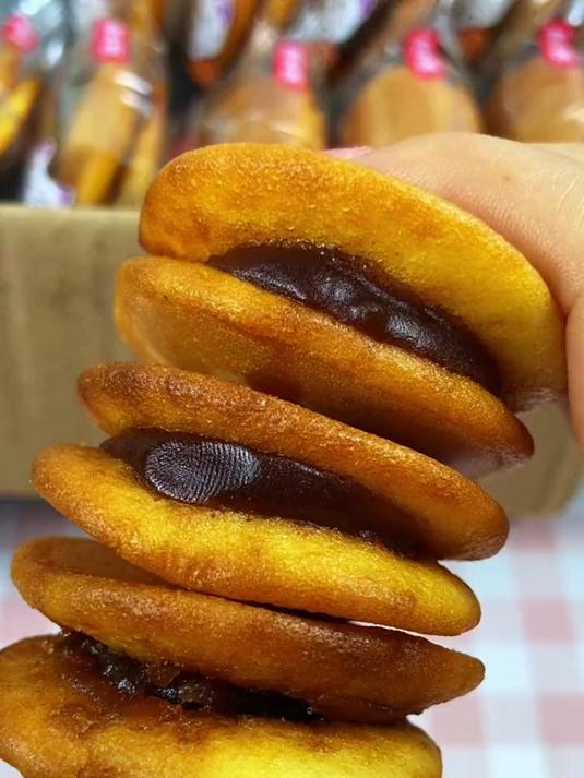 回头客铜锣烧尊嘟很好吃,松软的外皮搭配甜而不腻的红豆馅料